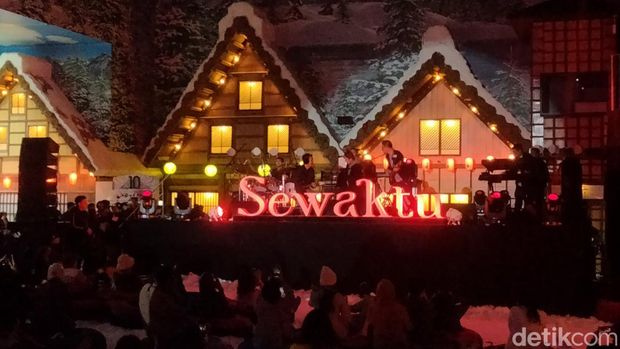 Konser Sewaktu Isyana Trans Snow World Surabaya