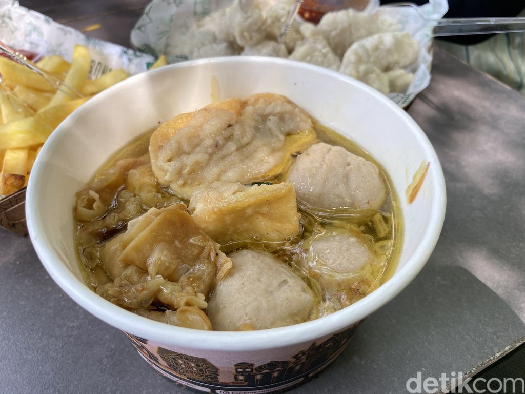 Kopi Bawah Pohon di Dago yang nyaman untuk nongkrong