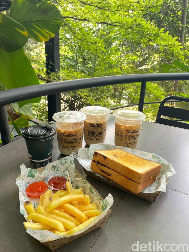 Kopi Bawah Pohon di Dago yang nyaman untuk nongkrong