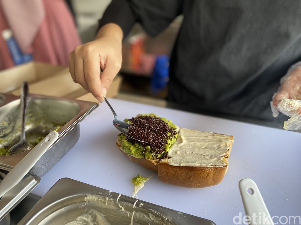 Kupi Plus Ruti, roti bakar isi alpukat kopi yang nikmat di Gading Serpong