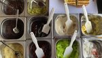 Cicip Roti Panggang Alpukat Ditemani Kopi Einspanner yang Nagih