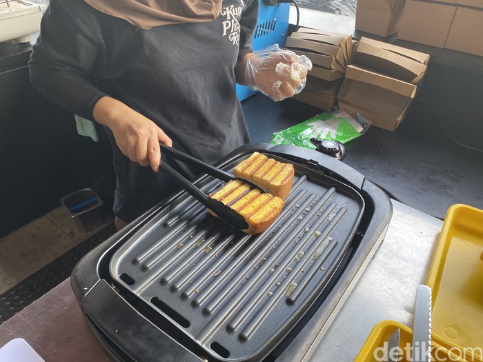 Kupi Plus Ruti, roti bakar isi alpukat kopi yang nikmat di Gading Serpong