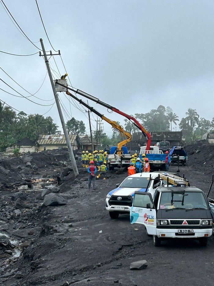 listrik di lumajang padam usai banjir lahar dingin semeru