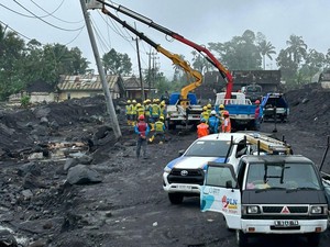Khofifah Janji Listrik Terdampak Banjir Lahar Dingin Semeru Kembali Berfungsi