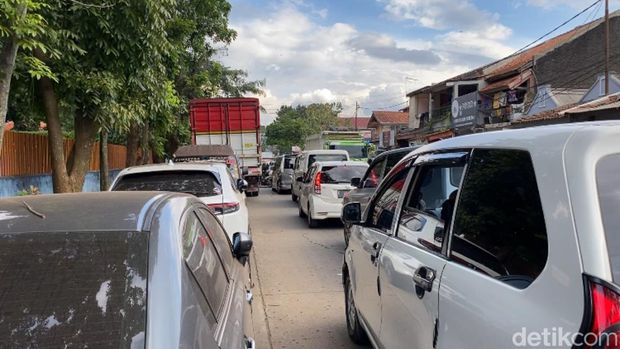 Macet di Gedebage arah Masjid Al Jabbar