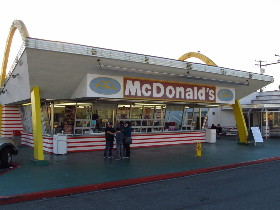 10 Gerai McDonald's dengan Desain Unik, Ada yang Mirip Happy Meal!