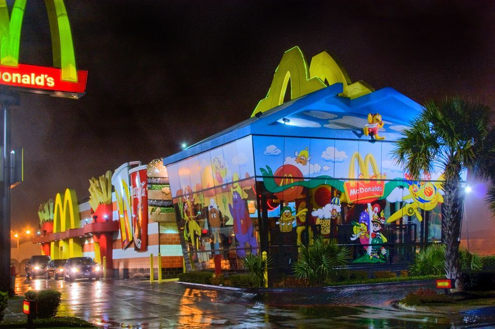 10 Gerai McDonald's dengan Desain Unik, Ada yang Mirip Happy Meal!
