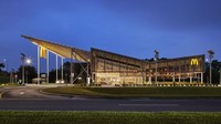 Gerai di Florida ini bernama Walt Disney World Resort. Bangunannya didesain untuk menciptakan energi terbarukan dan ramah lingkungan. Foto: Delish