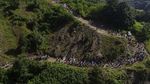 Melihat Pawai Peringatan Pembantaian Srebrenica di Hutan Bosnia