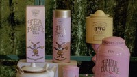 Ada juga koleksi cantik dari teh TWG varian Haute Couture warna pink muda, yang senada dengan nuansa dekorasi lamaran Frits dan Giovani. Foto: Instagram @fritzhutapea