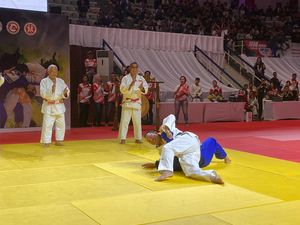 Kapolri Pamer Kebolehan Main Judo, Lincah hingga Banting Lawan
