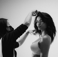 Nia Atasha menjadi model untuk T-shirt Collection Victoria’s Secret. Dia mengumumkan kabar bahagia tersebut lewat akun Instagram-nya pada Rabu (5/7/2023). Foto: Instagram/@sleepylllama