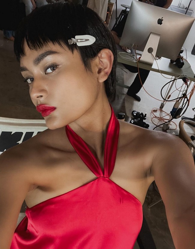 Selain modeling, Nia juga muncul di sejumlah judul film dan program TV Malaysia.  Foto: Instagram/@sleepylllama