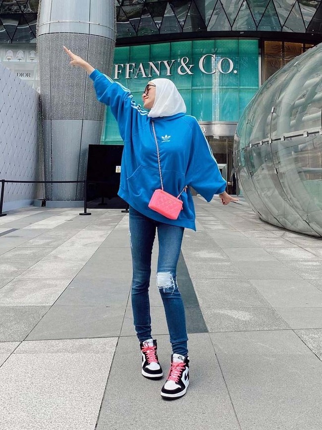 Mantan istri Muhammad Aufar Hutapea ini masih makan nasi tapi dalam jumlah terbatas. Dia juga menghindari makanan yang terbuat dari olahan tepung dan gula. Foto: Instagram/@ollaramlan