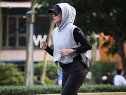 8 Gaya Olla Ramlan Pakai Legging Saat Olahraga Lari, Bentuk Kaki Jadi Sorotan