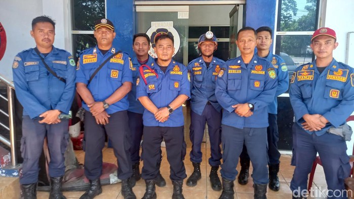 Para petugas Damkar Subang.
