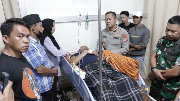 Anggota polisi berinisial Bripka E mengalami luka serius saat melakukan pengamanan kericuhan antarsuporter PSM Makassar di Stadion Gelora Bj Habibie (GBH) Parepare, Sulawesi Selatan (Sulsel).