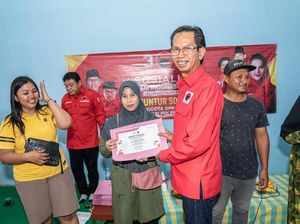 Bagikan Beasiswa PIP Puti, PDIP Surabaya: Cegah Anak Putus Sekolah