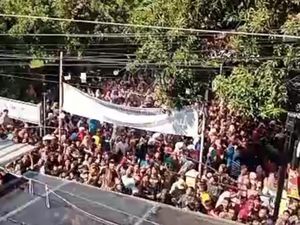 Geger Bos Batik Pekalongan Sebar Duit Puluhan Juta untuk Tasyakuran Anak