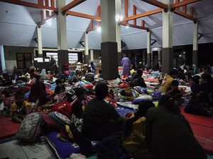 Ribuan Warga Terdampak Banjir Lahar Dingin Semeru Masih Mengungsi
