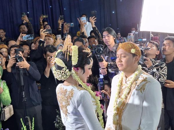 Penampakan Nikahan Denny Caknan-Bella Bonita, Kembar Mayang Disorot Netizen