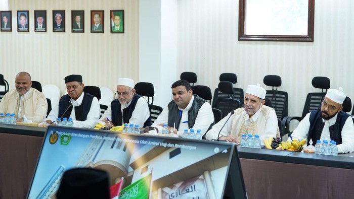 Petugas Penyelenggara Ibadah Haji (PPIH) Arab Saudi dan Misi Haji dari Libya mengadakan pertemuan di Kantor Urusan Haji (KUH) KJRI, Jeddah.