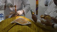 Prosesi potong gigi secara massal yang diikuti sebanyak 70 remaja umat Hindu dari wilayah Jabodetabek tersebut bertujuan untuk menyeimbangkan kehidupan dengan menghilangkan enam sifat buruk dalam diri manusia dan sebagai simbol memasuki usia dewasa.  