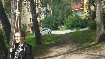 Hiii, bayangannya seperti orang gantung diri. (Foto: Boredpanda)  