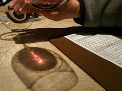 Potret Bayangan yang Bikin Mata Gagal Fokus