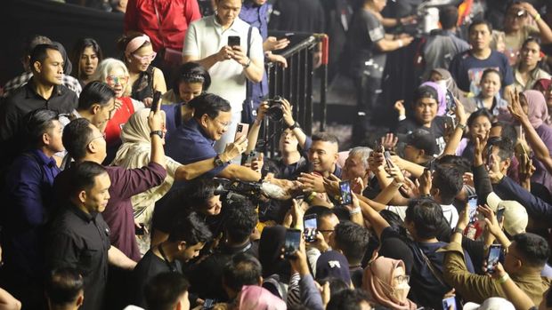 Prabowo nonton konser Ari Lasso.
