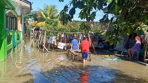 Sejumlah rumah warga di Dusun Munduk, Desa Pengambengan, Kecamatan Negara, Kabupaten Jembrana, Bali, masih tergenang banjir, Minggu (9/7/2023). (I Putu Adi Budiastrawan/detikBali)