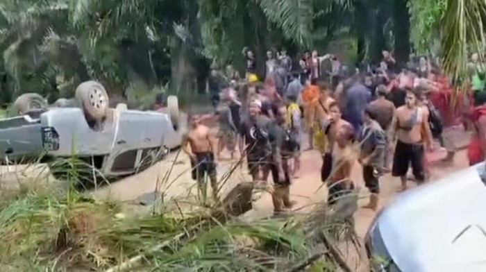 Sekitar 250 warga dari Desa Suka Mandang dan Rantau Pulut, Kabupaten Seruyan, Kalimantan Tengah (Kalteng) melakukan unjuk rasa terhadap PT Bangun Jaya Alam Permai (BJAP) terkait tuntutan plasma 20 persen.