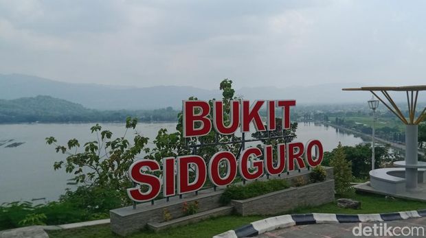 Stoom Walls Kuno di Bukit Sidoguro Klaten, Minggu (9/7/2023). Stoom walls ini dibuat Jerman dan merupakan peninggalan kolonial Belanda.