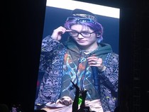 Momen Lucu Taeyong Pakai Peci, Batik, dan Sarung di CXO Media Live on Stage