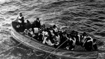 Ini adalah sekoci terakhir yang meninggalkan kapal. Para penumpang sekoci ini adalah orang-orang yang menyaksikan Titanic tenggelam di depan mata mereka. Foto: Easy Voyage