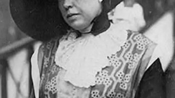 Margaret Brown, dijuluki Molly, adalah sosok nyata. Ia adalah penumpang kelas satu di Titanic. Dalam film Titanic, diceritakan bahwa meski Molly kaya raya, ia berlaku sederhana dan suka membantu tokoh Jack Dawson. Foto: Easy Voyage