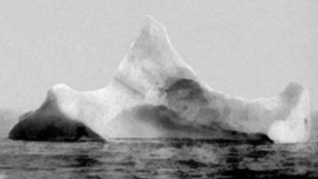Gunung es yang menjadi penyebab tenggelamnya kapal Titanic. Foto: Easy Voyage