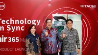 Dari pelaku industri, Johnson Controls-Hitachi Air Conditioning, juga berkomitmen untuk mengurangi emisi karbon di Indonesia. Vice President dan General Manager, Japan and Asia Regional Operation Johnson Controls-Hitachi Air Conditioning, Kintaro Izumida, mengatakan pihaknya telah meluncurkan produk AC Air 365 Max yang hemat energi untuk menekan emisi karbon.  