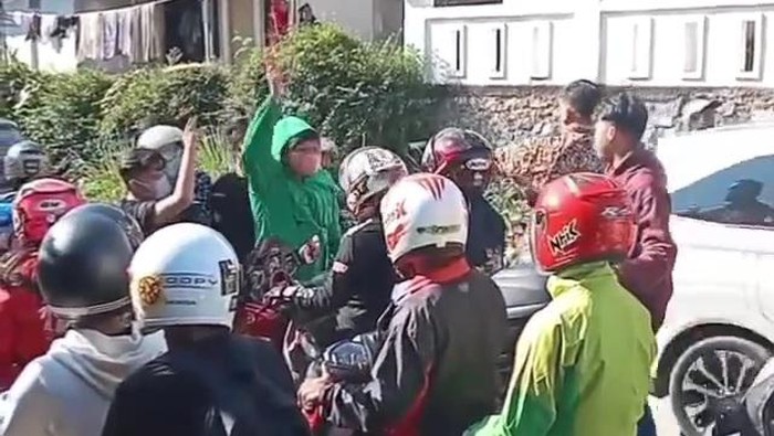 Viral pemotor koboi di jalur alternatif Puncak Bogor