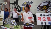 Mereka khawatir akan kehidupan hewan laut jika air radioaktif olahan dari PLTN Fukushima dilepaskan.  