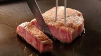 Berasal dari sapi wagyu hitam dari Prefektur Miyagi, Jepang. Sendai Ribeye kisaran harganya Rp 10 juta/kg, dengan motif marble pada daging yang memperkuat kelezatannya. Foto: Steakhouse/Site News