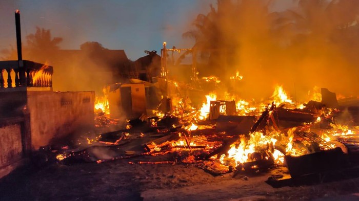 3 Rumah di Polewali Mandar, Sulawesi Barat (Sulbar) ludes terbakar.