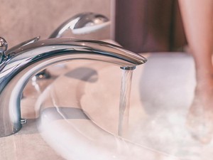 Tips Relaksasi Sederhana Saat Mandi Air Hangat