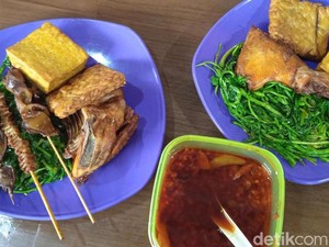 Ayam Gorowok: Seuhah! Ayam Goreng Viral Ini Terjual 600 Potong per Hari