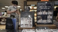 Buku memoar ini berisi ringkasan perjalanan karier musik mereka serta bocoran tentang apa yang akan mereka lakukan di masa depan.  
