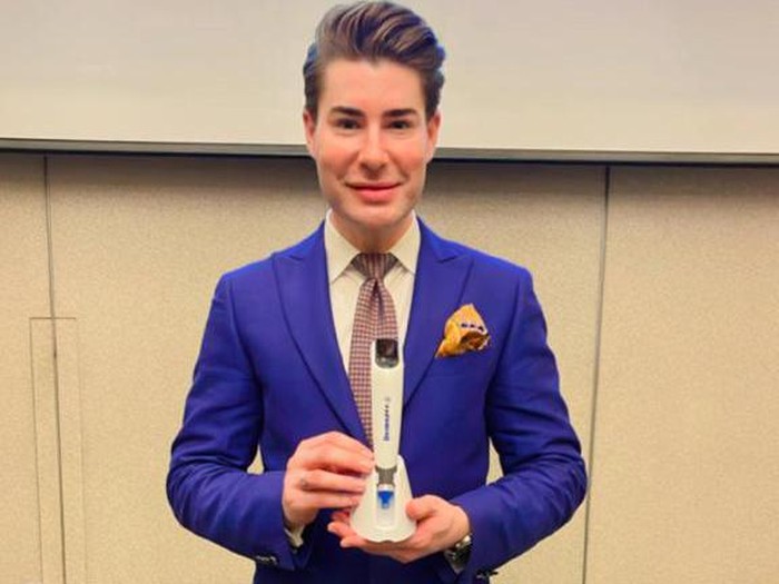 Dermapen 4™️ telah menjadi gold-standard untuk perawatan microneedling di Indonesia. Kini hadir dengan inovasi Dp Dermaceuticals™️, sebuah produk kosmesutikal pertama di dunia.