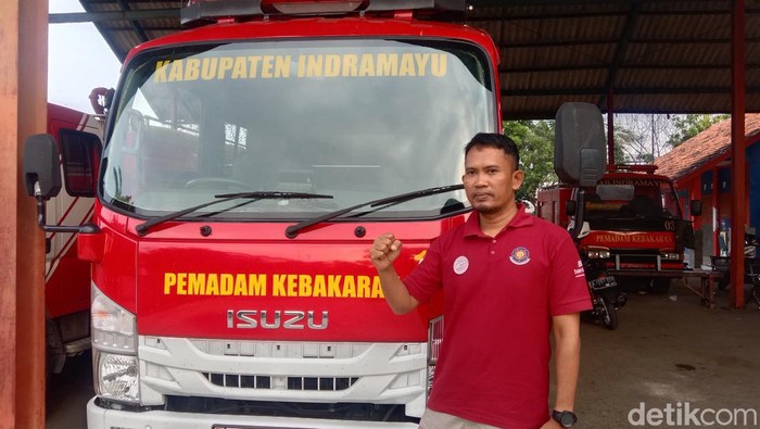 Dedi Supriadi anggota Damkar Indramayu yang punya segudang pengalaman unik