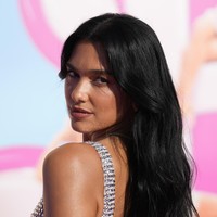 Hadir di premier Barbie di Los Angeles, Amerika Serikat, Minggu (9/7/2023), Dua Lipa menyedot atensi fotografer. Foto-foto penampilannya saat berpose di karpet merah pun jadi perbincangan karena pilihan busananya yang super seksi. Foto: AP Photo/Chris Pizzello