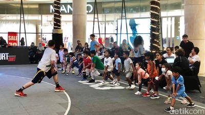 Gemasnya Anak-anak Latihan Basket di Dalam Mal Jakarta