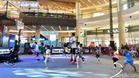 Tampak anak-anak antusias mengikuti latihan basket ini.  